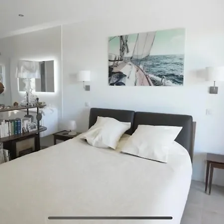 La Du Bout Du Monde, Pool & Jacuzzi