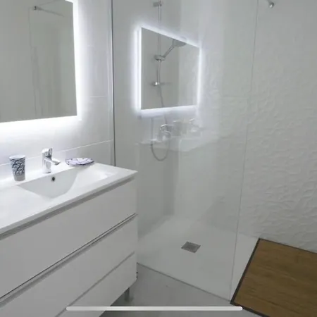 La Du Bout Du Monde, Pool & Jacuzzi