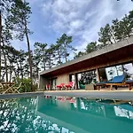La Du Bout Du Monde, Pool & Jacuzzi 别墅 *