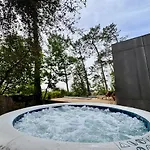 La Du Bout Du Monde, Pool & Jacuzzi 索尔特奥瑟戈尔