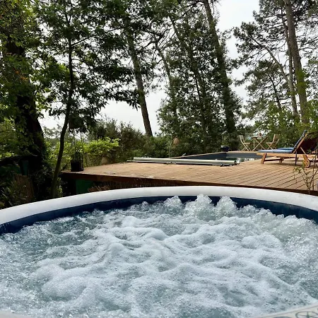 La Du Bout Du Monde, Pool & Jacuzzi וילה *