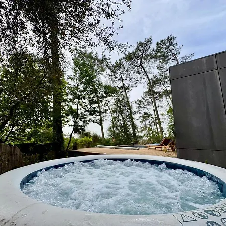 La Du Bout Du Monde, Pool & Jacuzzi סורטס הוסגור