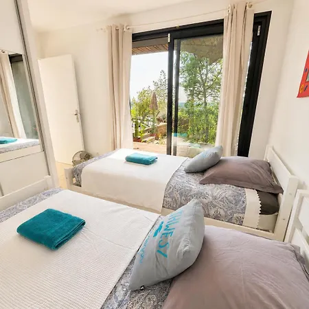 La Du Bout Du Monde, Pool & Jacuzzi 别墅