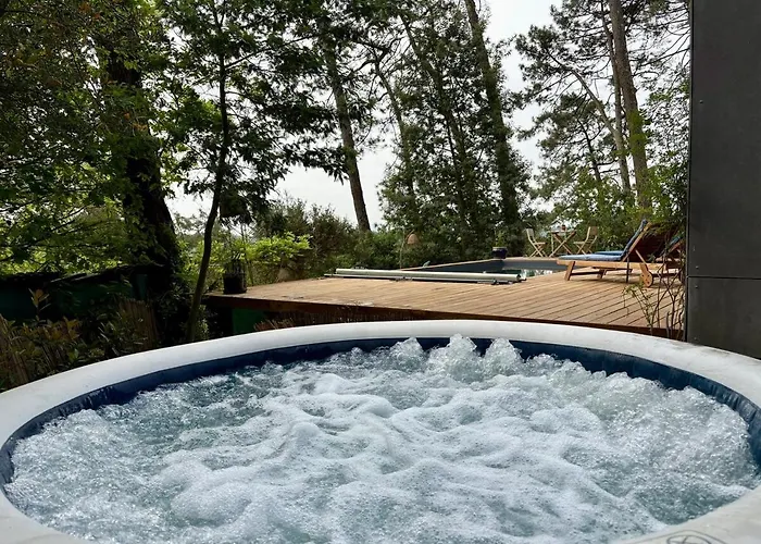 La Du Bout Du Monde, Pool & Jacuzzi Villa *