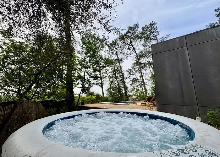 La Du Bout Du Monde, Pool & Jacuzzi Soorts-Hossegor
