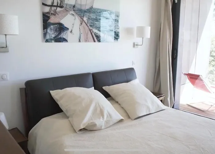 La Du Bout Du Monde, Pool & Jacuzzi Villa