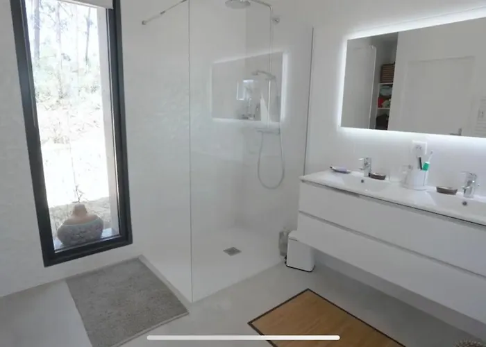 La Du Bout Du Monde, Pool & Jacuzzi Villa *